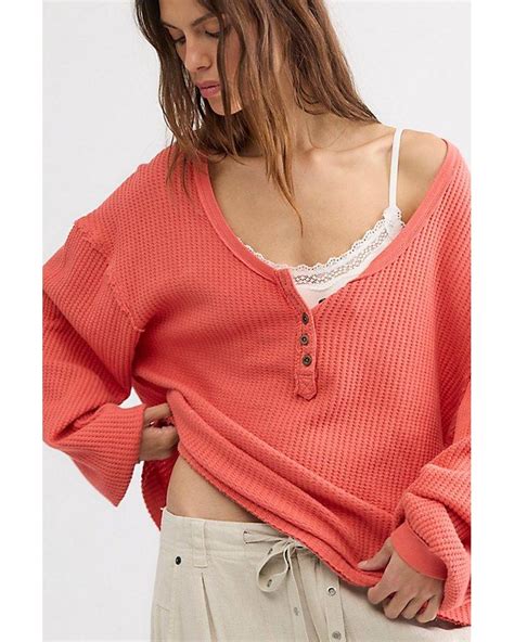 Free People Montreal Oversized Thermal Henley in Red | Lyst