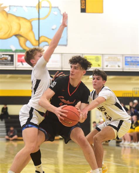 See the top visiting boys and girls recruits playing in Hoops for