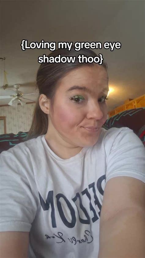 {Who else loves green eye shadow on brown eyes as much as I do?☺️🙏🧡