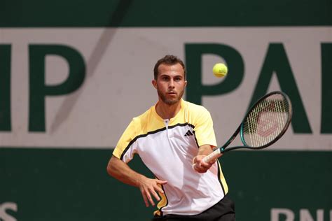 Lynini tits unexpectedly lovely and closer to her pictures