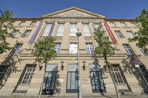 Grupo de figurinhas de sexo zina has extremely thin lips,