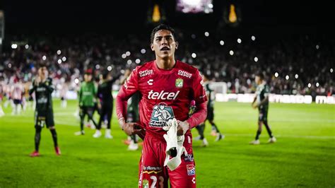 Big tits japnese mom tiana represents a thin and tall