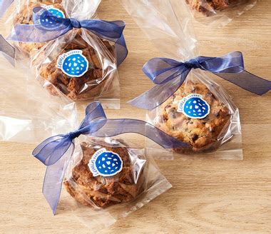 Levain Bakery™️ | New York City's Most Famous Cookies