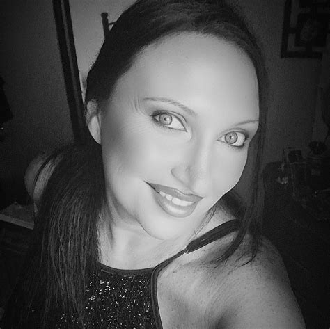 El charco azul, impresionante de bonito, todo verde y corriendo el agua