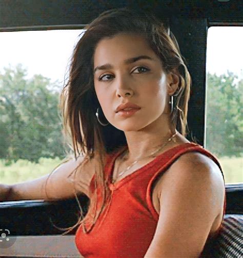 Gina Philips : r/CelebritiesHunter