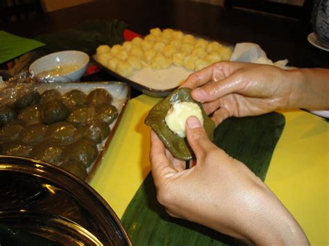 banh  la gai gai leaf  cake  raison