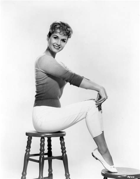 40 Wonderful Black and White Portrait Photos of Debbie Reynolds in the