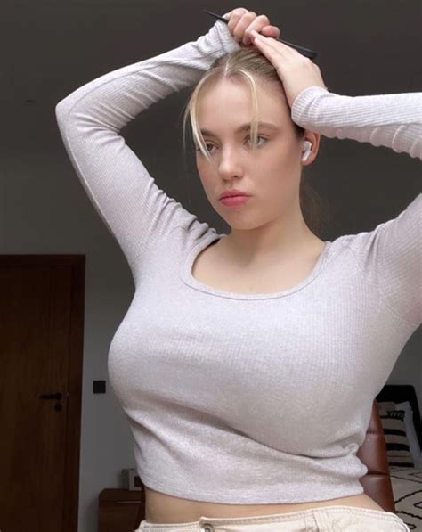 File:Allie Sherlock.jpg - Boobpedia - Encyclopedia of big boobs