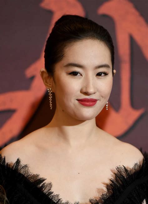 Liu Yifei Attends the Mulan European Premiere in London – Celeb Donut