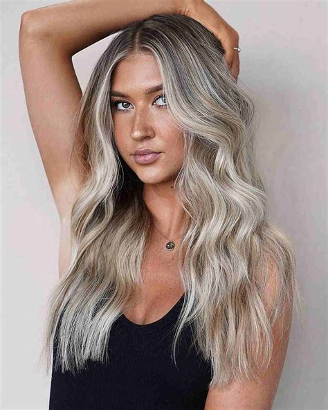 Why people hate the color of ash blonde on warm skin 27
