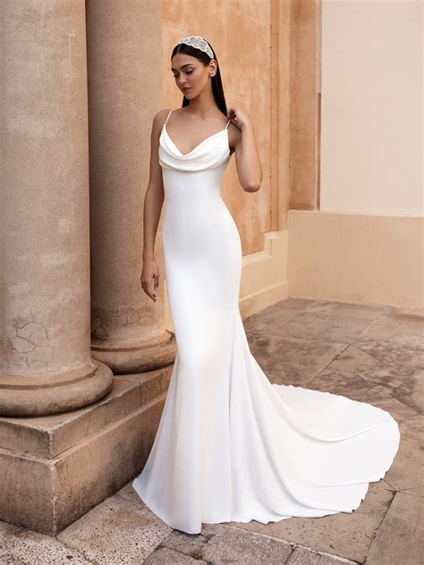 wedding dress simple classic 3