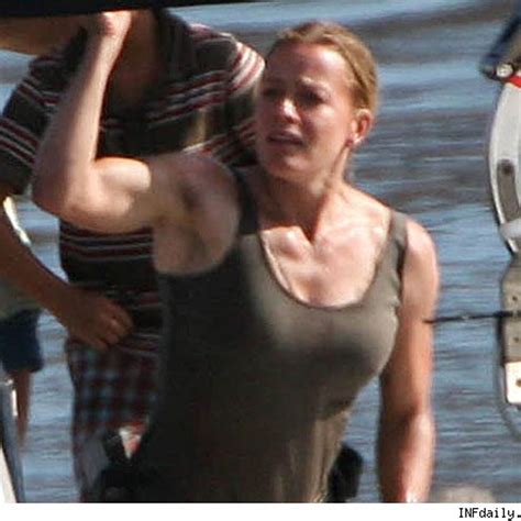Elisabeth Shue Piranha
