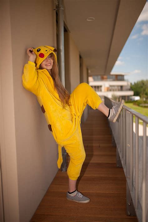 Pokemon Pikachu Cosplay by Melni6 on DeviantArt