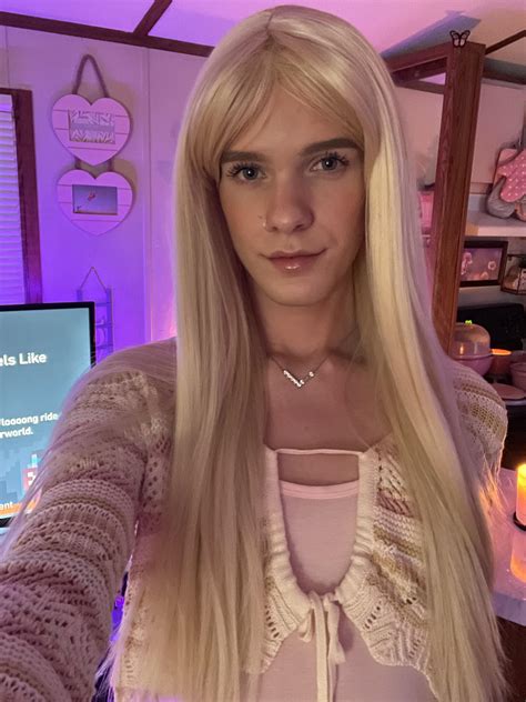 happy friday! 💕 : r/crossdressing