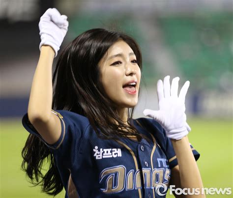 The Internet is Crushing Over This Hot Korean Cheerleader :: FOOYOH