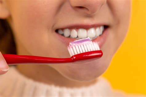 Вред зубной пасты: ингредиенты, которых стоит избегать - Со Вкусом