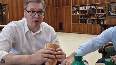 Vučić na Instagramu objavio kako doručkuje sa ministrima parizer ...