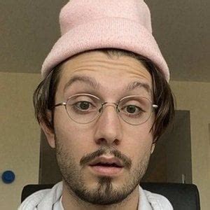 Bbno$ (Rapper) - Alter, Geburtstag, Bio, Fakten, Familie, Vermögen ...