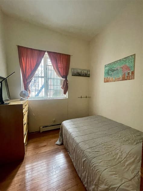Excellent room in lovely apartment by Columbia Presbyterian | Listings