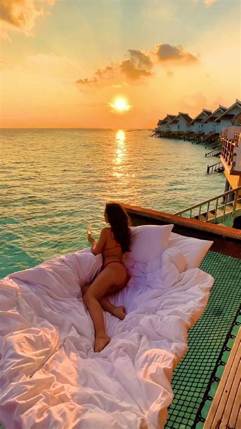 Sunset view in the #Maldives | Abbigliamento alla moda