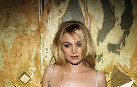 Stunning of Actress Sophia Myles 2560 x 1440 HD wallpaper download