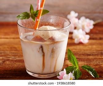 2,113 Vanilla Almond Shake Images, Stock Photos, 3D objects, & Vectors ...