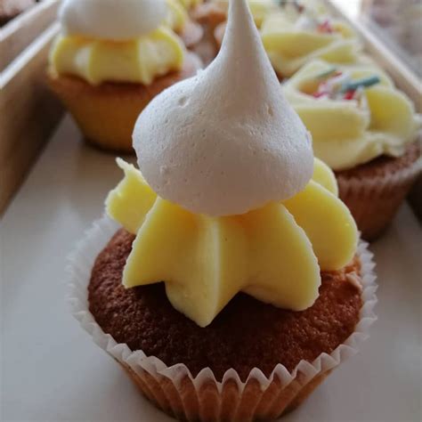 lemon meringue min  vanilla sprinkles