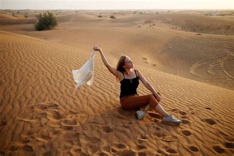 Sahara desert girl Stock Photos, Royalty Free Sahara desert girl Images ...