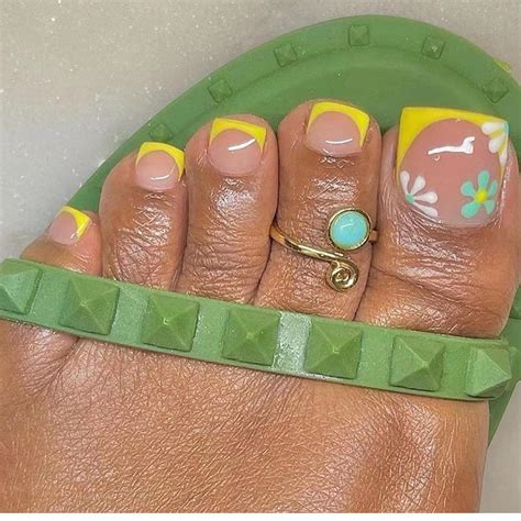 24Pcs Square False Toenails Glossy French Yellow Border Press on