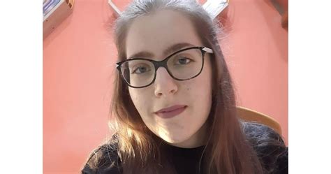 23-годишната Симона от Бургас има нужда от помощ за операция на тумор в ...