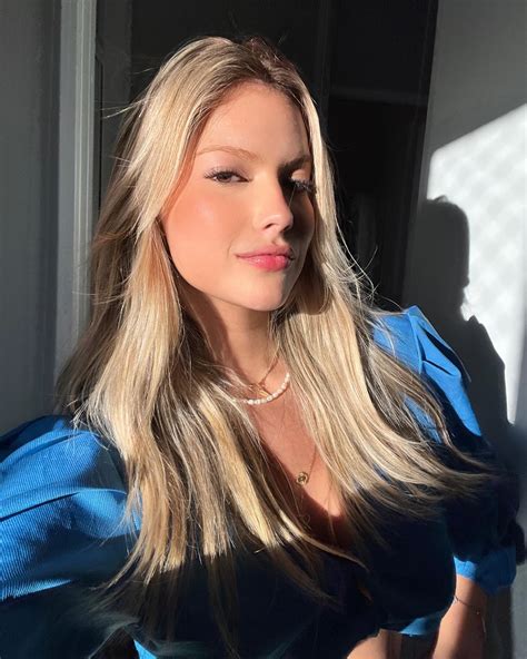 Júlia Neves | selfiezinha 🩵 | Instagram