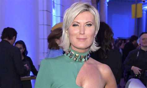 ARD: „Brisant“-Star Kamilla Senjo in sexy Lederleggins - DerWesten.de