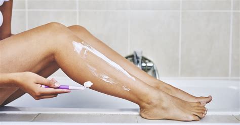 How to Shave Your Legs Correctly, According to a Pro | PS UK Beauty