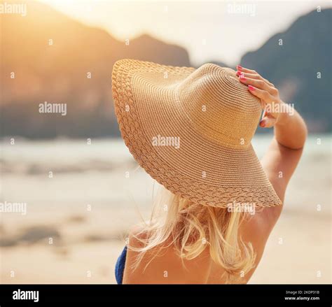 Woman bikini rear view hi-res stock photography and images - Alamy