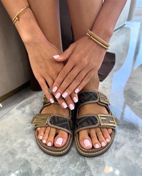 Critics bash the beige hair look appearing on red carpets 5