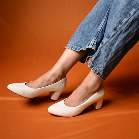 women all white shoes 1