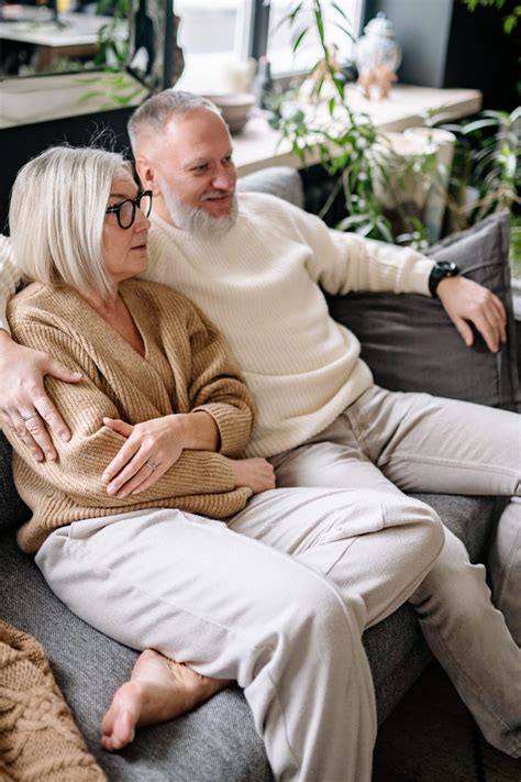 how does spousal social security benefits work 15