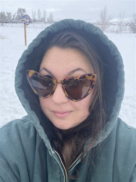 TW Pornstars - 1 pic. Rose And Knuckles. Twitter. Flashing in a Winter