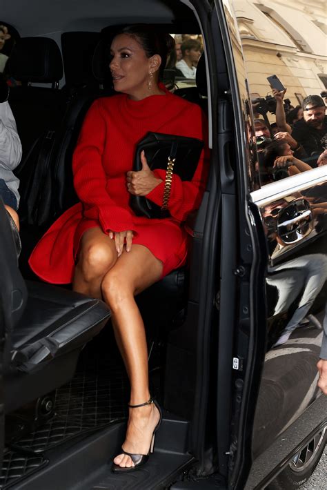 Eva Longoria’s Unexpected Upskirt Moment At Paris Fashion Week. - Hot