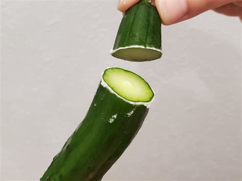 キュウリの「ヘタ」と「実」の切り口をこすりあわせることにより渋味を低減できる | 農研機構 - 落花栞