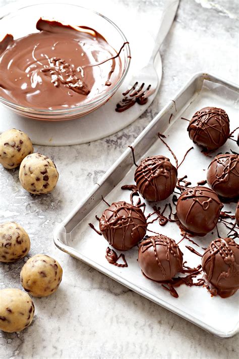 18 Festive No-Bake Christmas Cookies