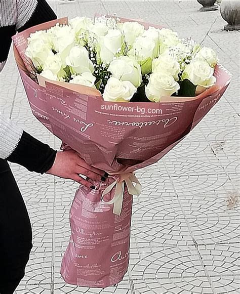 Букет с 31 бели рози - Магазинът за Цветя - sunflower-bg.com