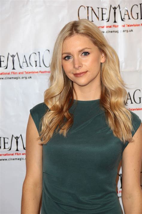 CelebMafia - Celebrity Style, Fashion, Clothes, Outfits, Photos, GIFs