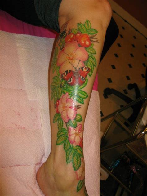 dog rose tattoo | Tattoos, Rose tattoo, Watercolor tattoo