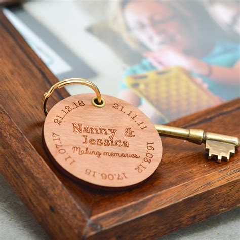 Personalised Special Dates Keyring - The Crafty Giraffe