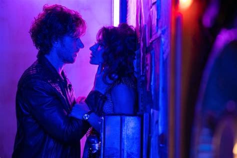 sexlife netflix annuncia la data  mostra le prime foto del dramedy