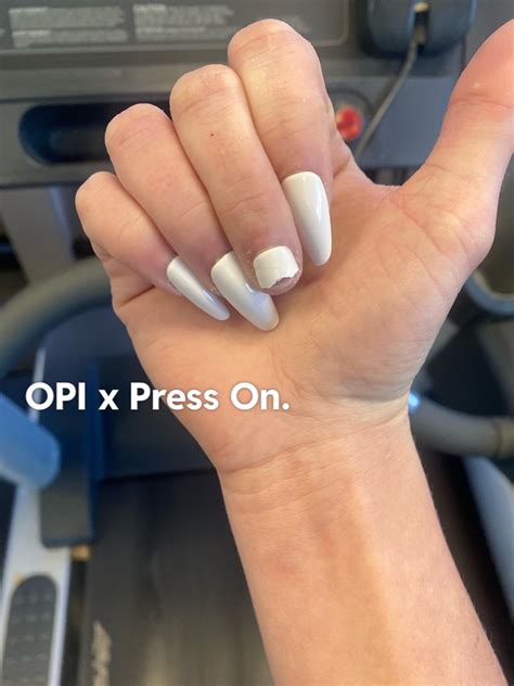 my nail broke off yesterday and i didn’t bring my replacements😩