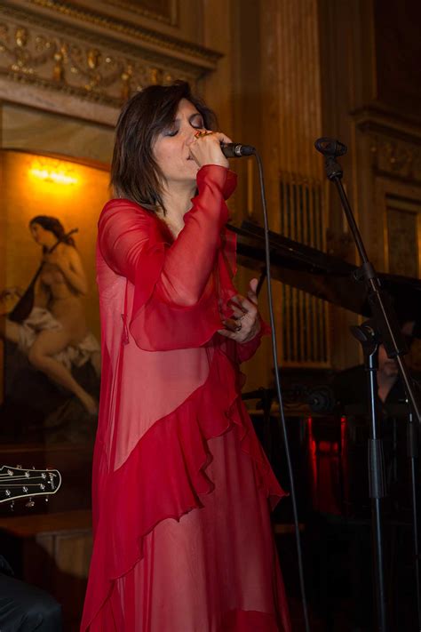 Elisa ha cantato in acustico per Save the Children | Rolling Stone Italia