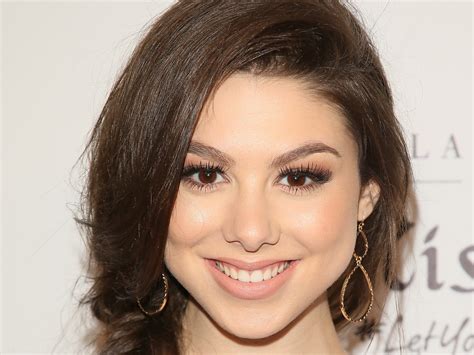 Kira Kosarin's Instagram, Twitter & Facebook on IDCrawl