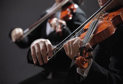 Violonista Ou Violinista - Música Clássica. Violinistas No Concerto Foto de Stock - Imagem de ...